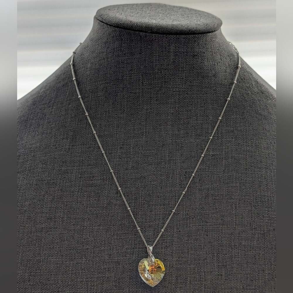 Stunning Silver Tone Chain Reflective Cut Crystal Glass Heart Pendant Necklace